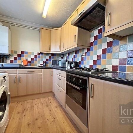A Cosy 1 Bedroom Apartment Енфийлд Екстериор снимка