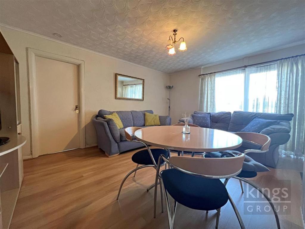 A Cosy 1 Bedroom Apartment Енфийлд Екстериор снимка