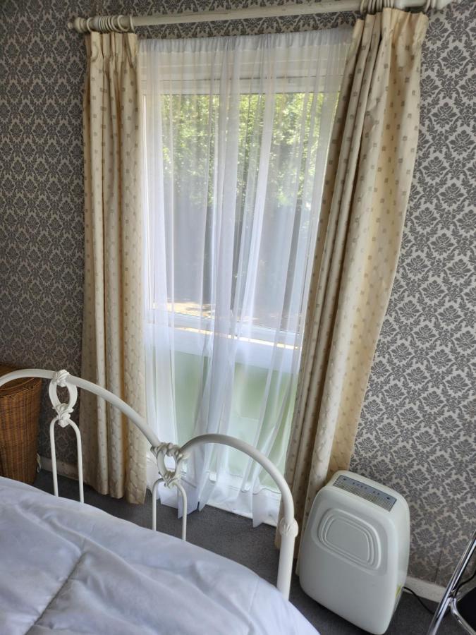A Cosy 1 Bedroom Apartment Енфийлд Екстериор снимка